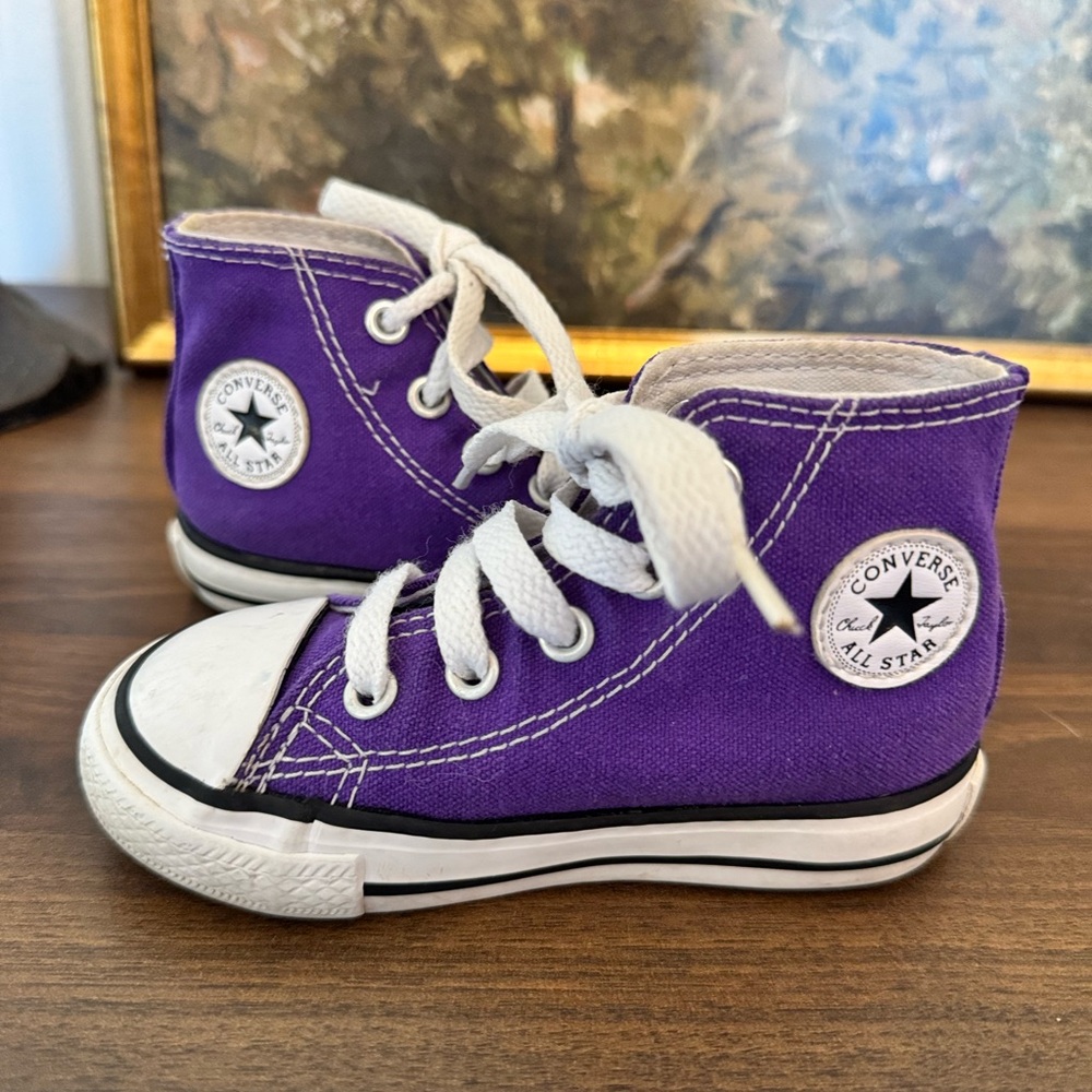 Converse Purple High-Top Sneakers Classic Design